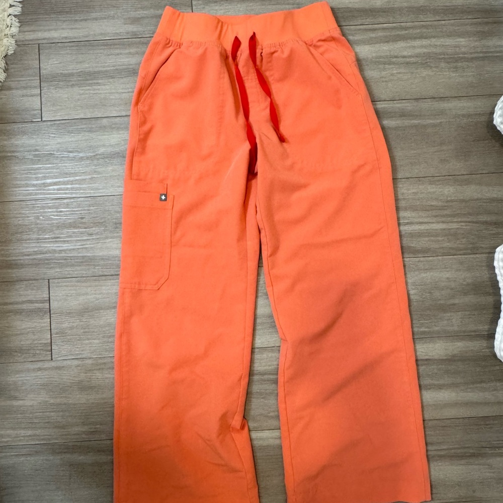 Figs Women's Orange V-Neck Scrub set - Picture 2 of 2
